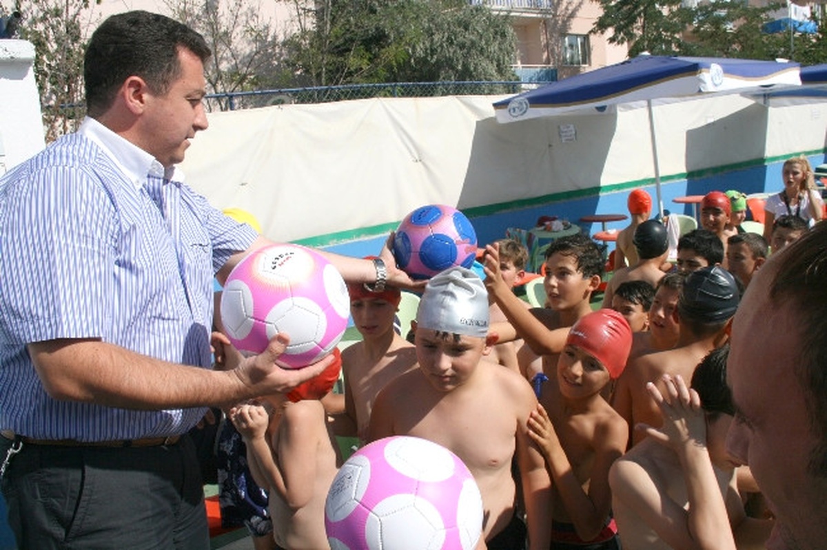 Kurs Öğrencilerine Basketbol ve Futbol Topu Hediye