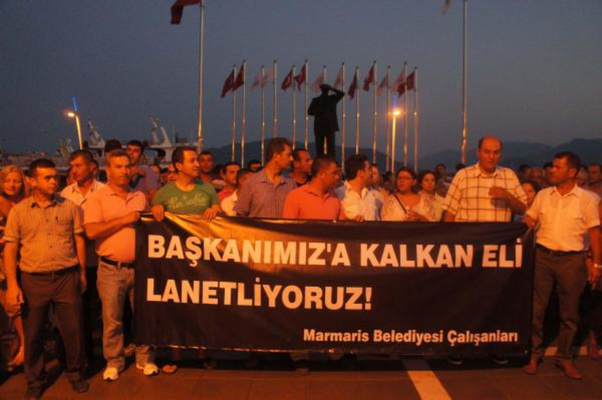 Marmaris\'te Belediye Çalışanlarından Başkan Acar\'a Saldırıya Tepki