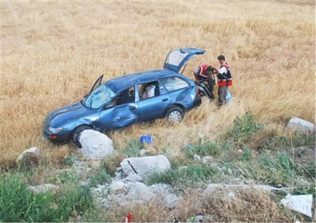 Otomobil Şarampole Devrildi: 6 Yaralı