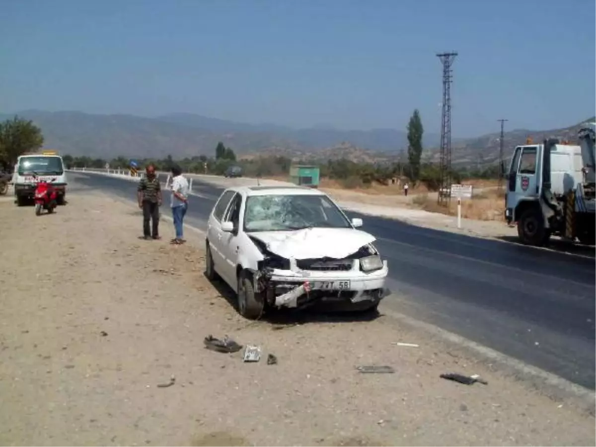 Otomobilin Çarptığı Motosikletin Sürücüsü Öldü