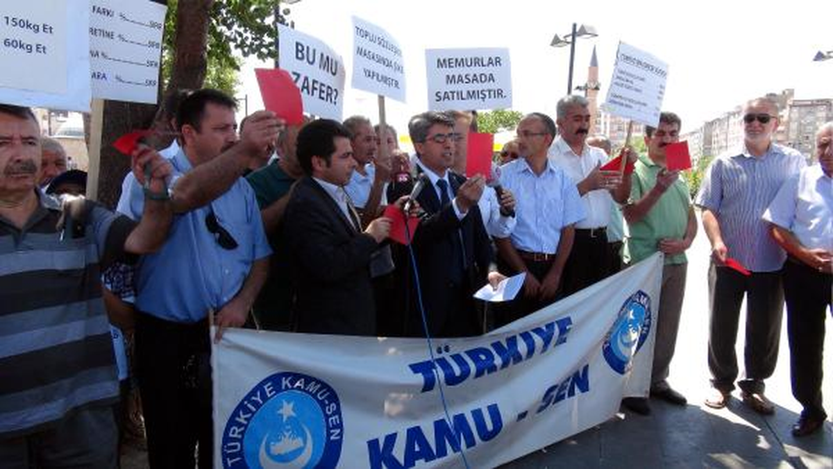 Kamu-Sen Üyelerinden Hükümete Kırmızı Kart
