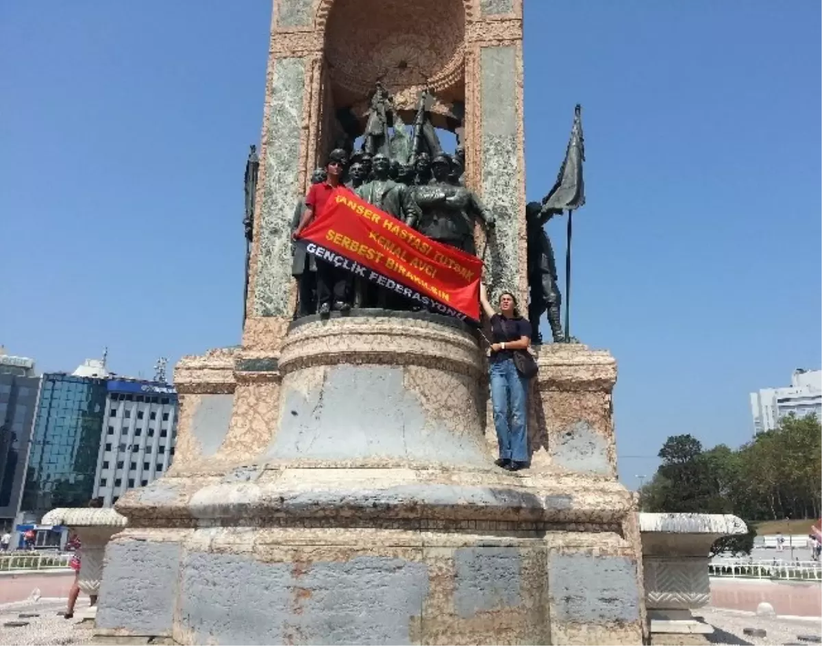 Taksim Anıtına Çıkan Göstericilere Gözaltı