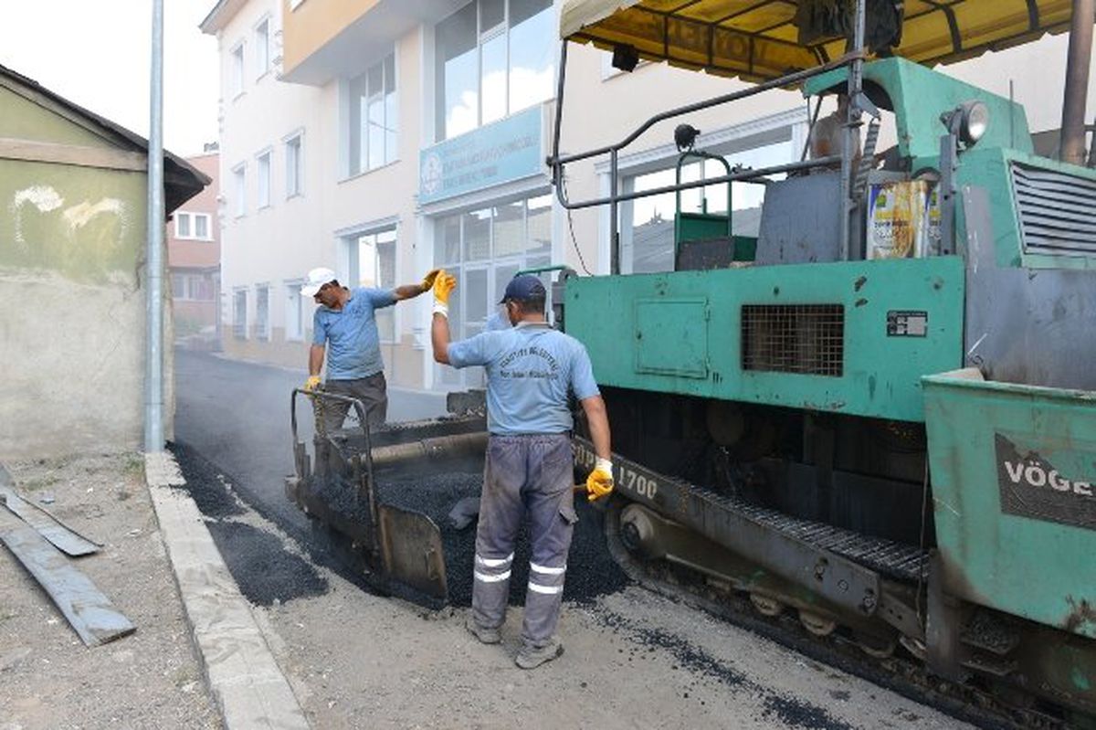 Yakutiye\'de Asfalt Çalışmaları Devam Ediyor