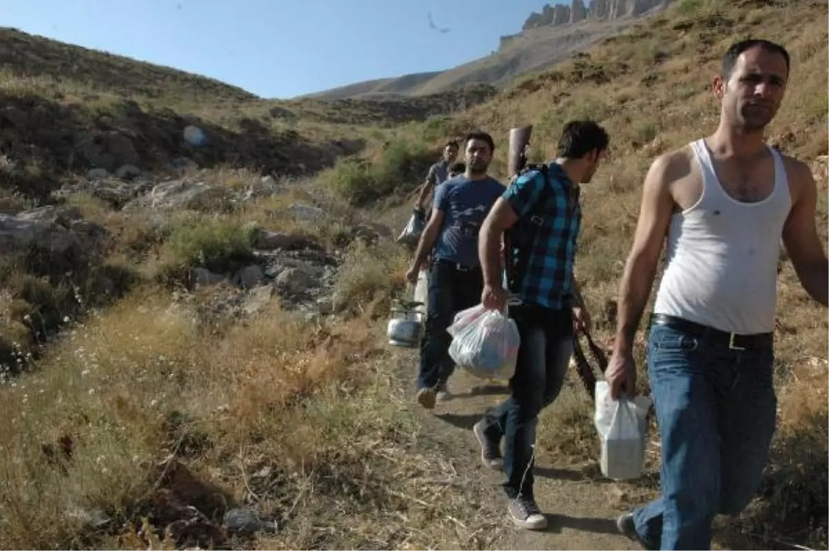 Yayla Yasağının Kalkmasına Sazlı- Sözlü, Piknikli Kutlama