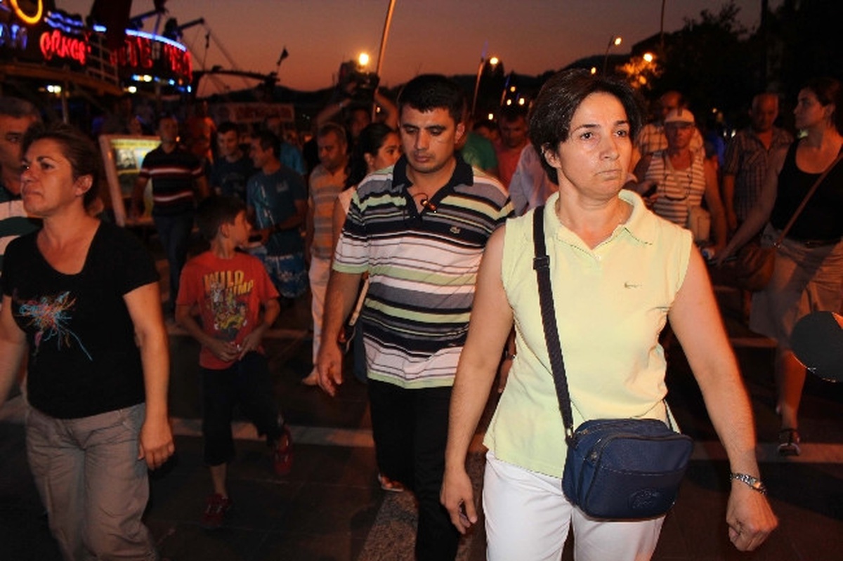 Yürüyüş Yapmak İsteyen Belediye Çalışanları Polisle Tartıştı