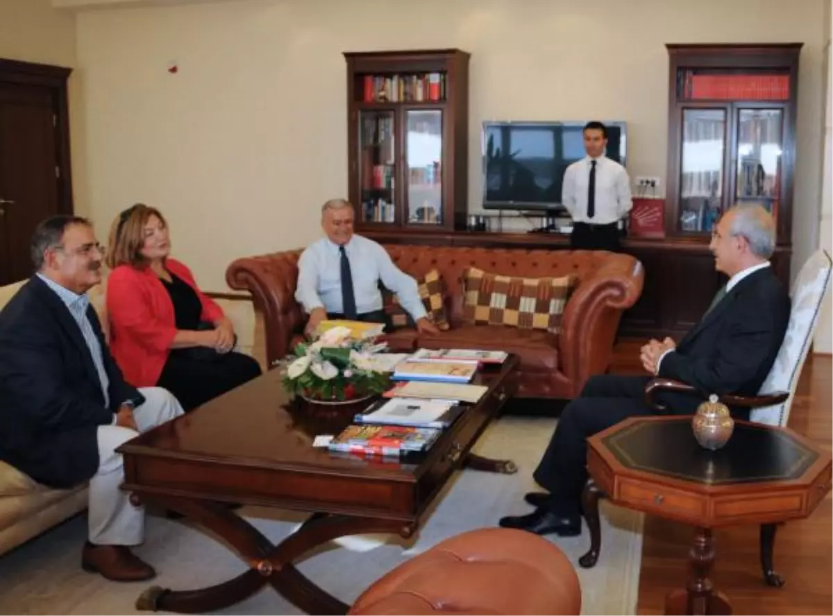 Alevi Bektaşi Kültür Enstitüsü, Kılıçdaroğlu\'nu Ziyaret Etti