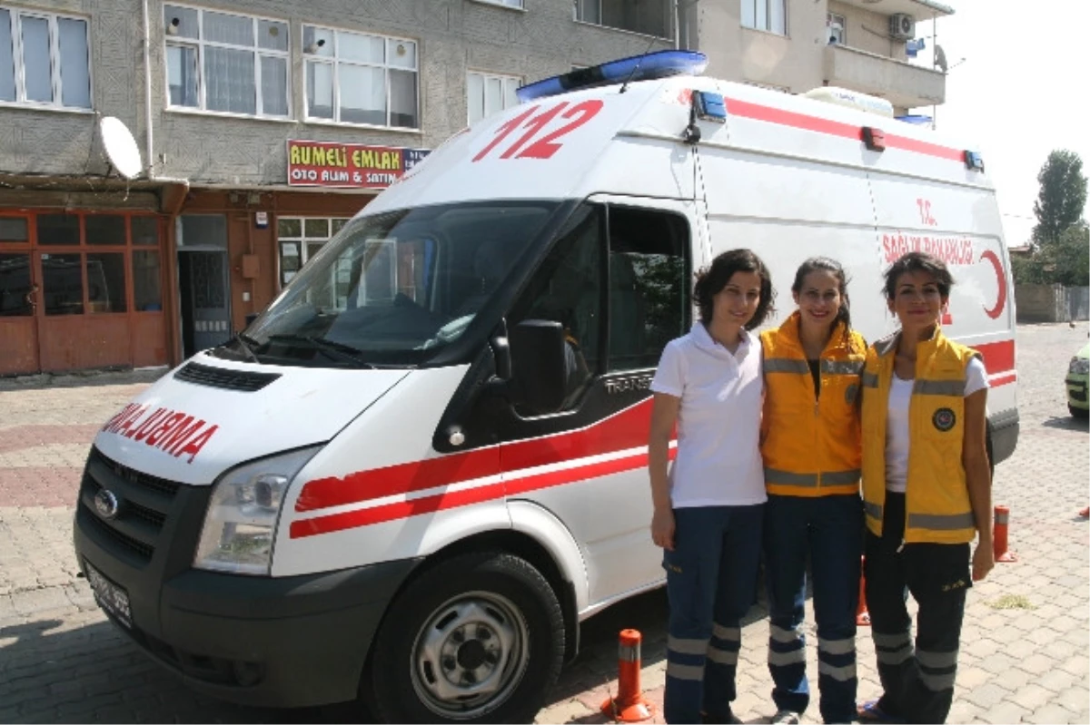 Ambulans Direksiyonuna Kadın Eli Değdi