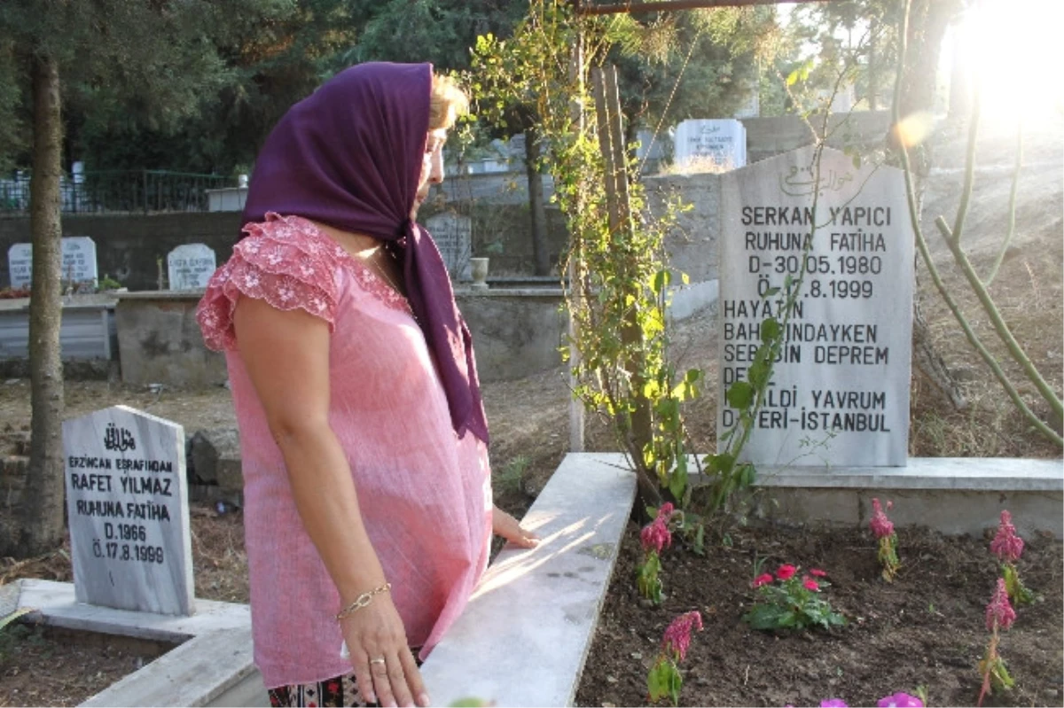 Depremde Kaybettiği Oğlunun Mezarını 3,5 Yıl Sonra Buldu