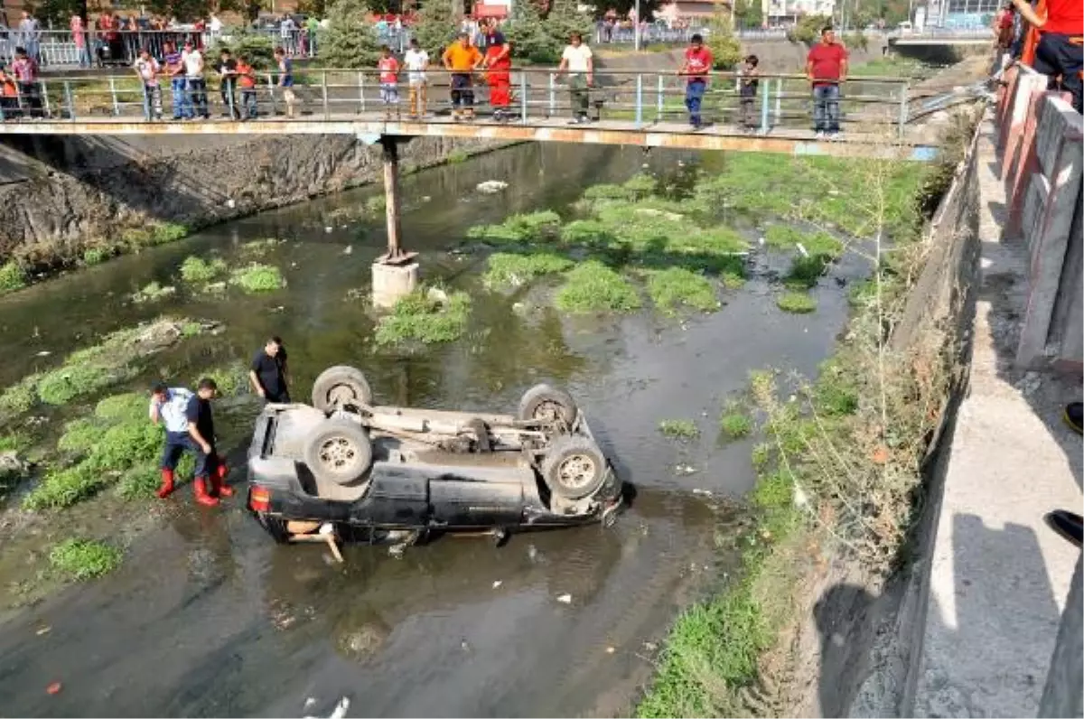 Dereye Uçan Otomobilin Sürücüsü Yaralandı