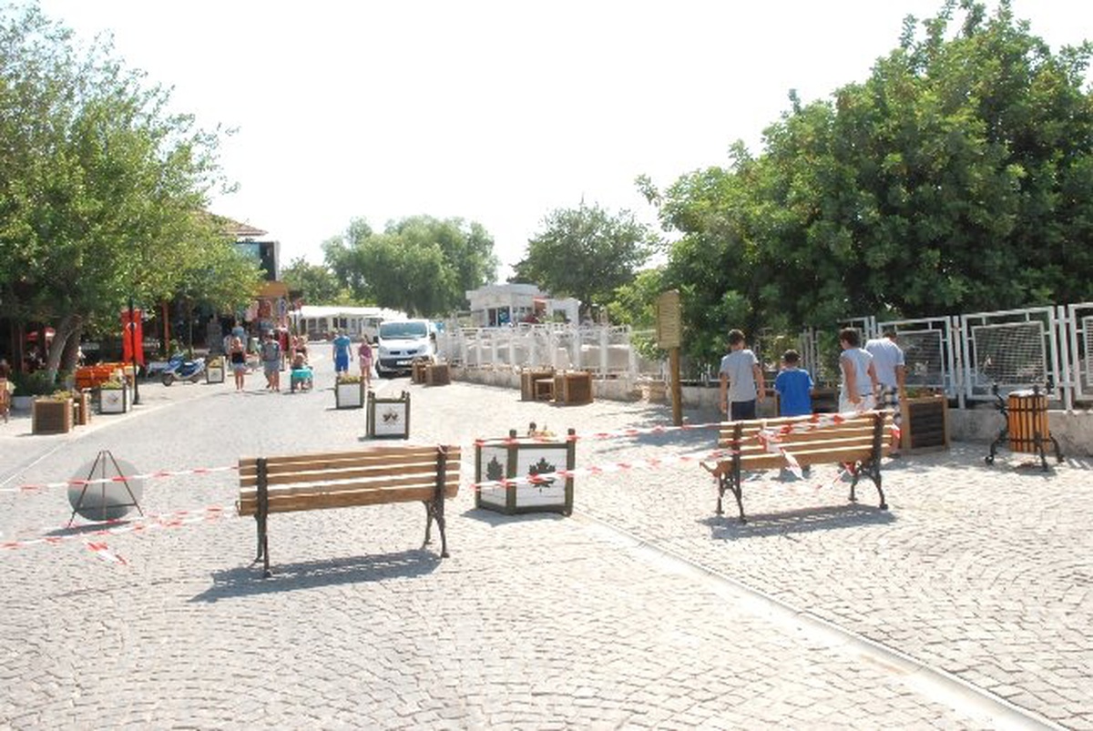 Aydın Didim\'de Tapınak Yolu Kazı Çalışmaları İçin Kapatıldı