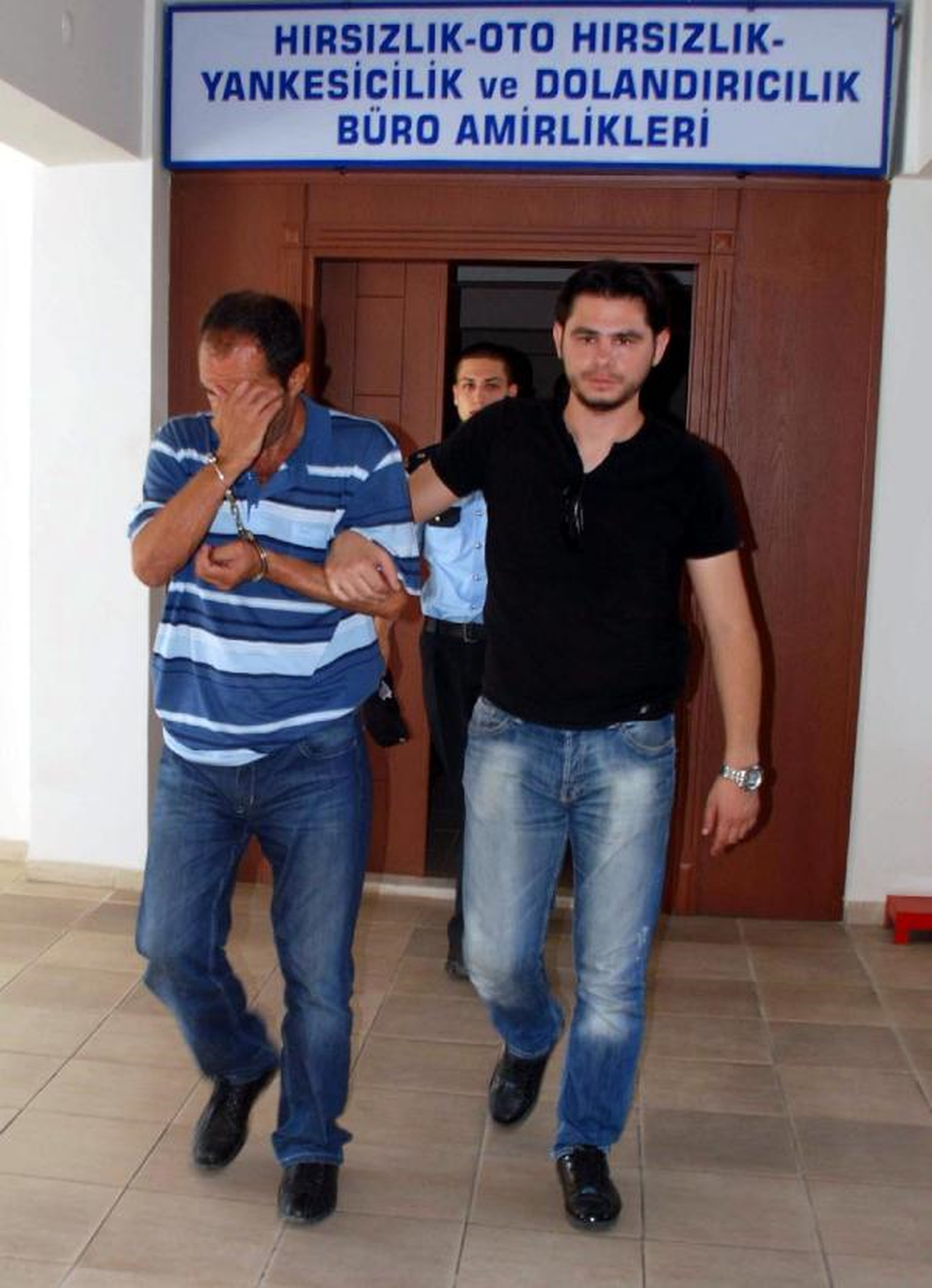 Dolandırıcılık ve Gasp Suçundan Aranan Şüpheli Yakalandı