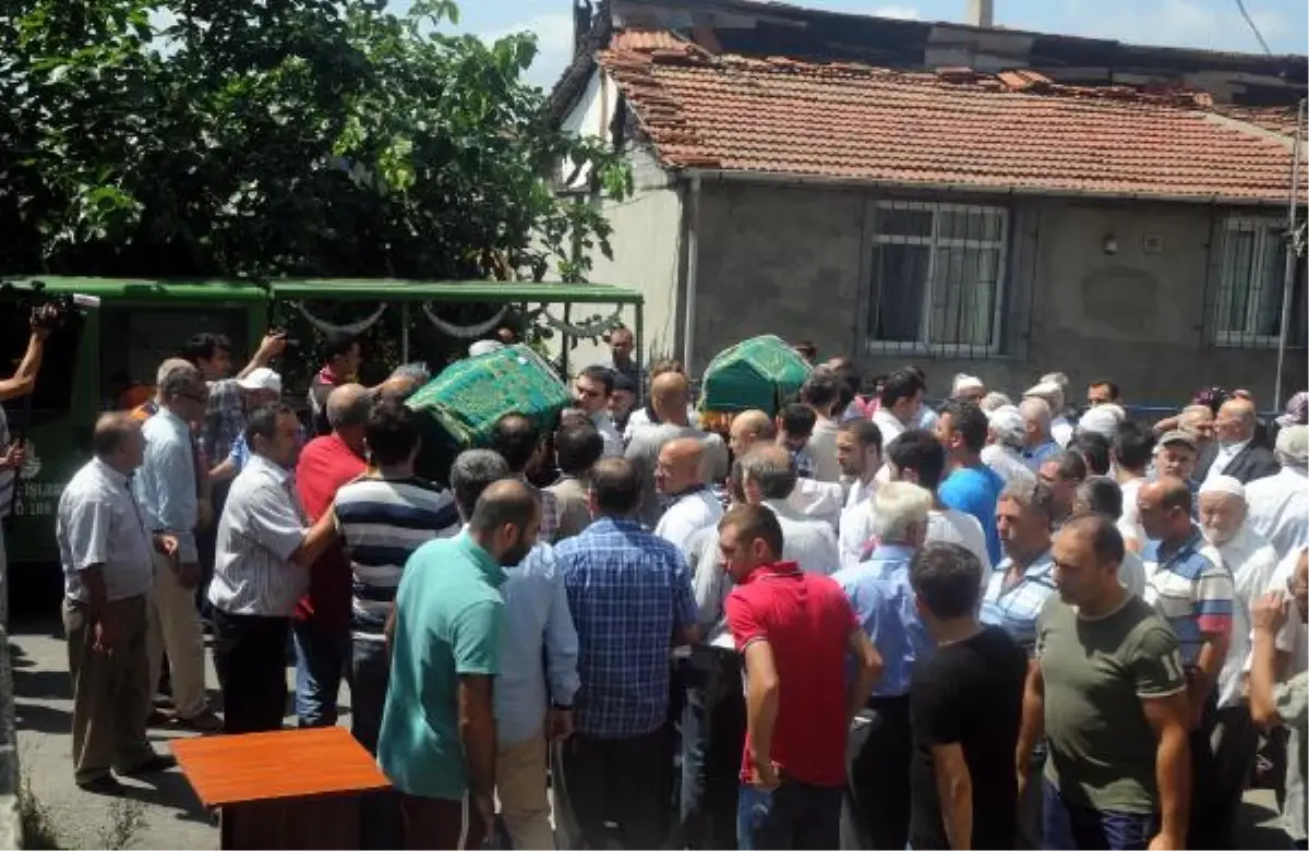 Eş Kurbanı Kadın ve Annesi Toprağa Verildi