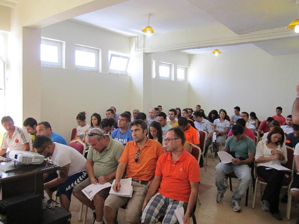 Futsal Hakem Antrenör Semineri Başladı