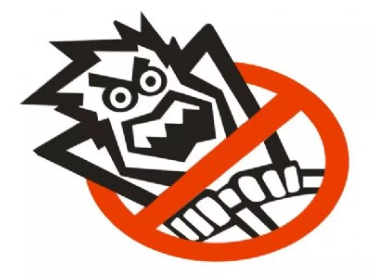 İnegöl\'de Kamyonet Devrildi: 1 Ölü, 3 Yaralı