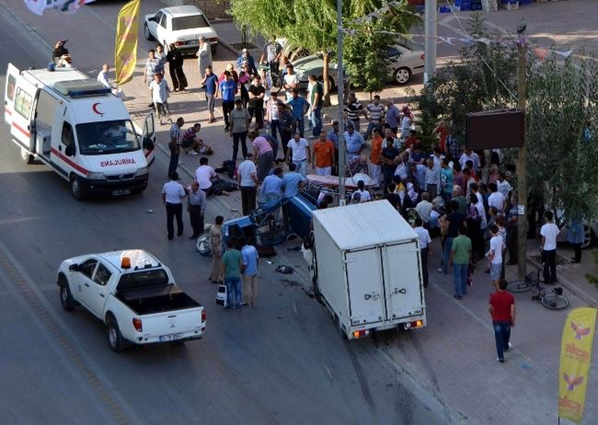 Konya\'da Kamyonet ile Motosiklet Çarpıştı