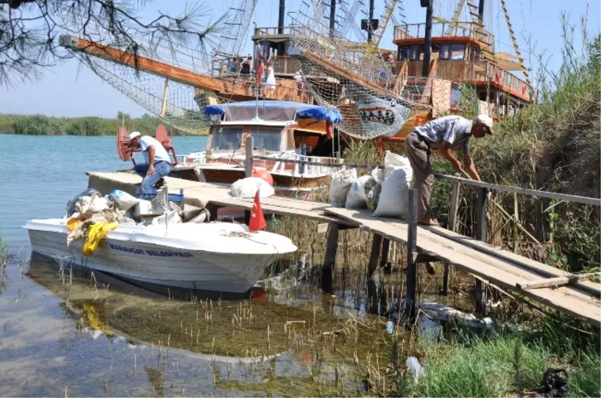 Manavgat\'ta Teknelerle Irmak Temizliği