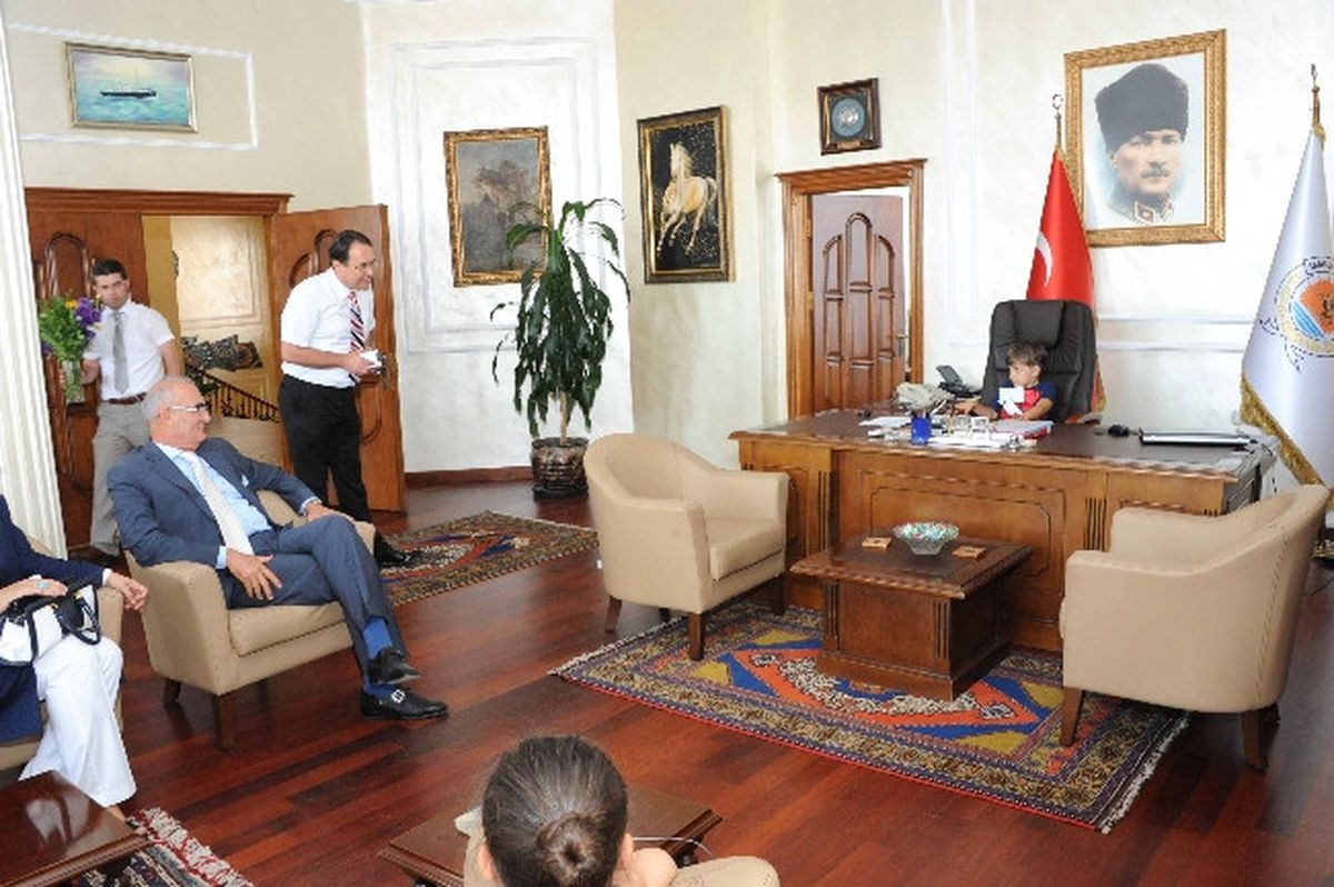 Minik Konuklar Başkan Yılmaz\'ın Koltuğunu Kaptı