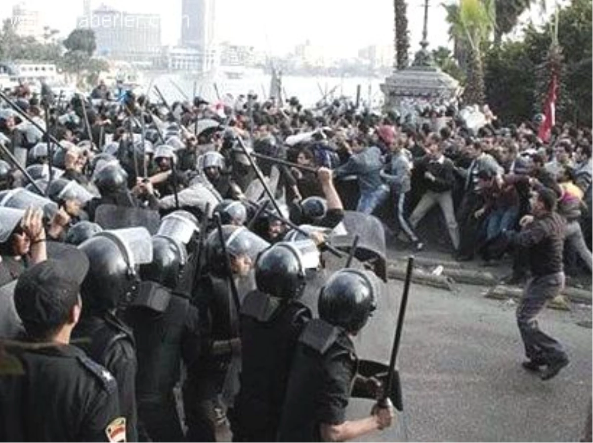 Mısır\'da Göstericilere Müdahale