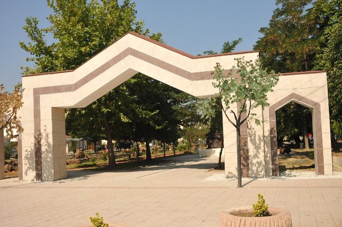 Osmangazi Parkı Giriş Takı Yenilendi