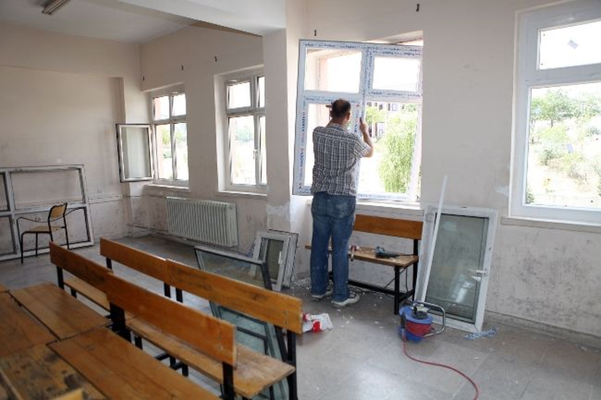 Pazarcık\'ta Okul Tadilatları Başladı