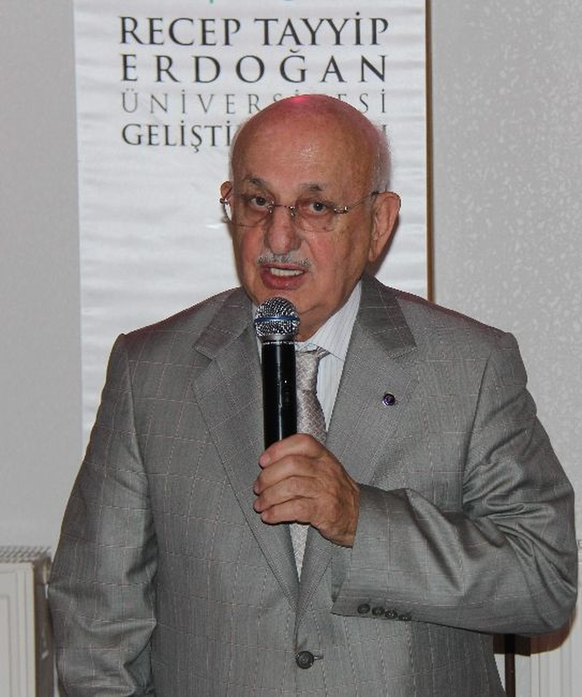 Rteü'nün Geçici Rektörü Prof Dr Hüseyin Kahraman Oldu