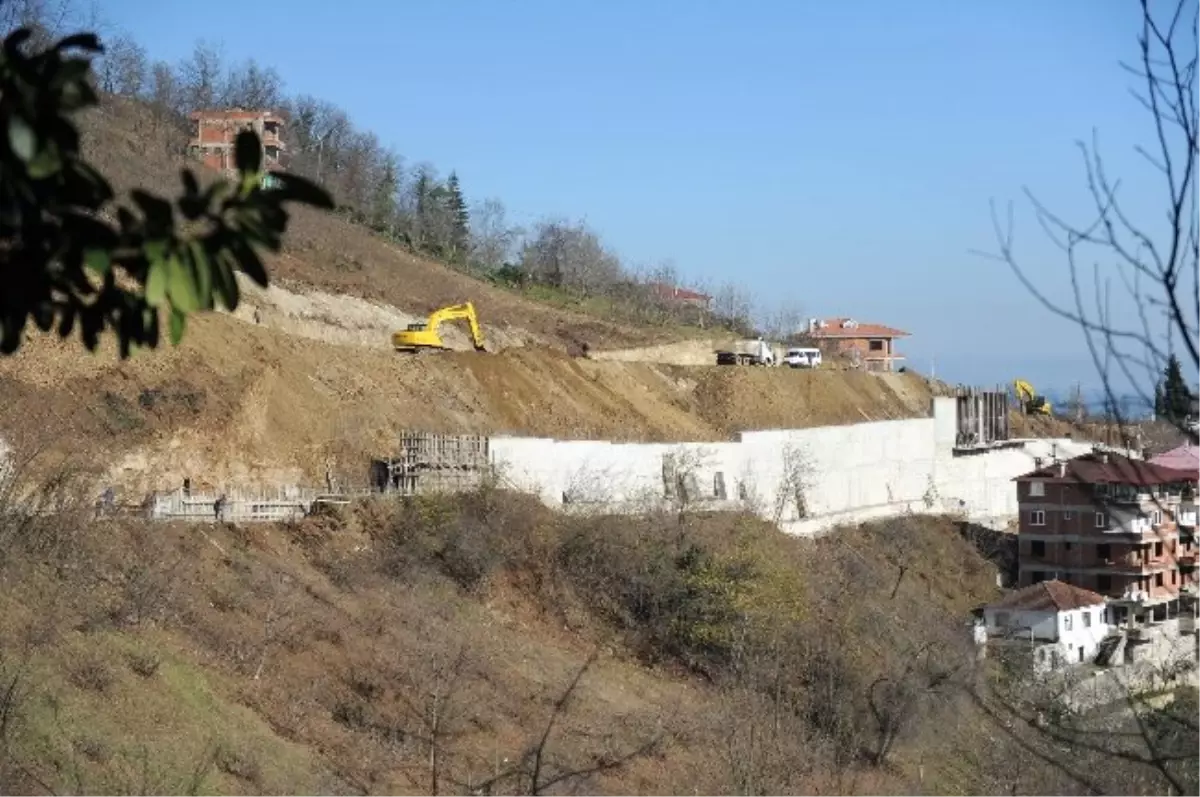 Uğurlu-Karşıyaka Yolu\'nda Çalışmalar Devam Ediyor