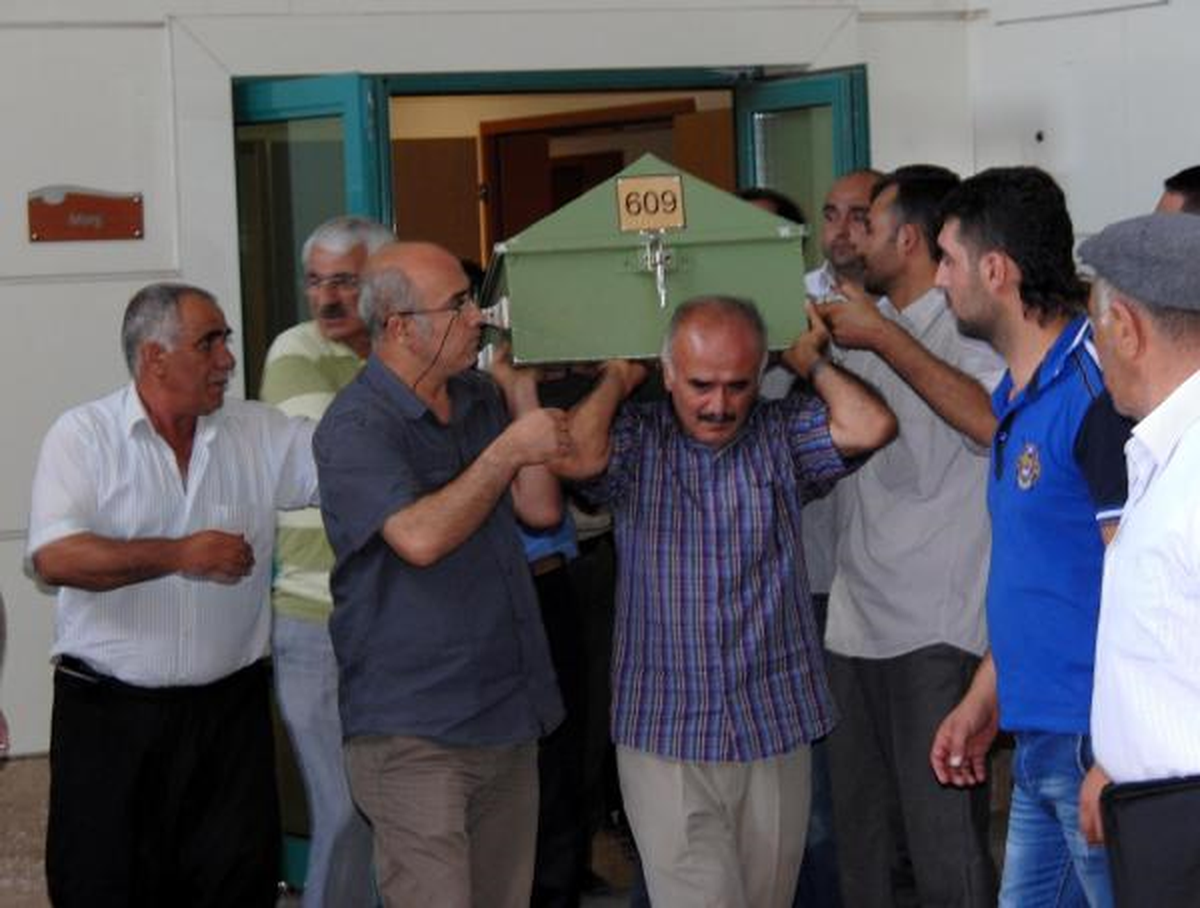 Üzerine Yük Asansörü Düşen Genç Öldü