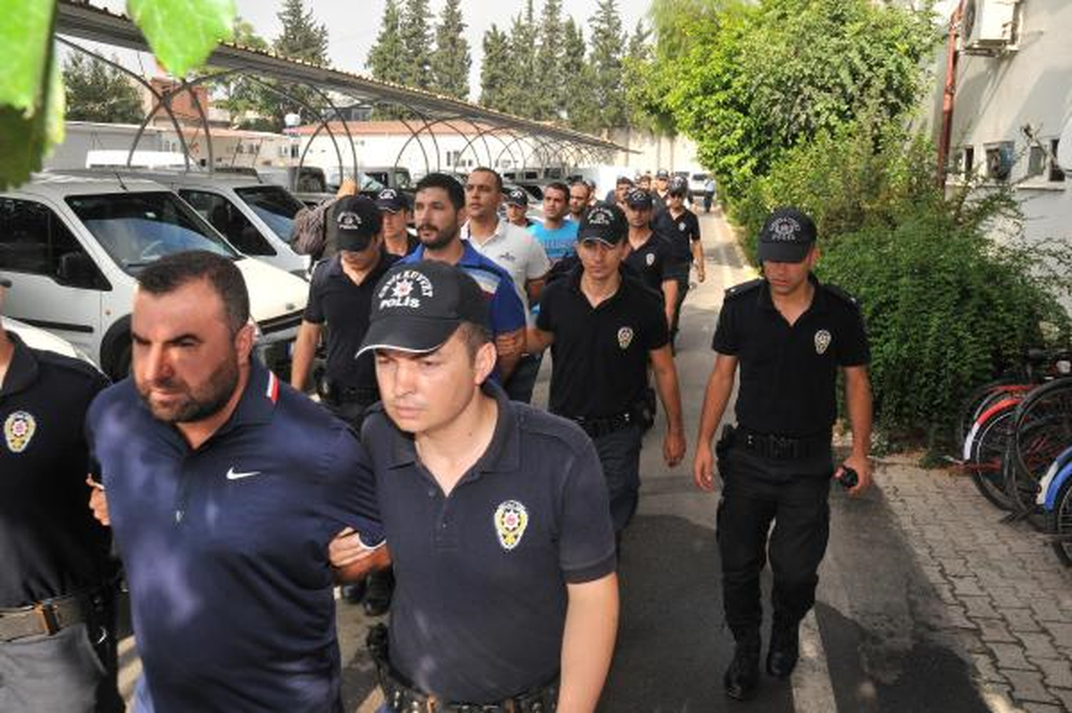 Adana\'da Silahlı Suç Örgütü Operasyonu: 11 Gözaltı