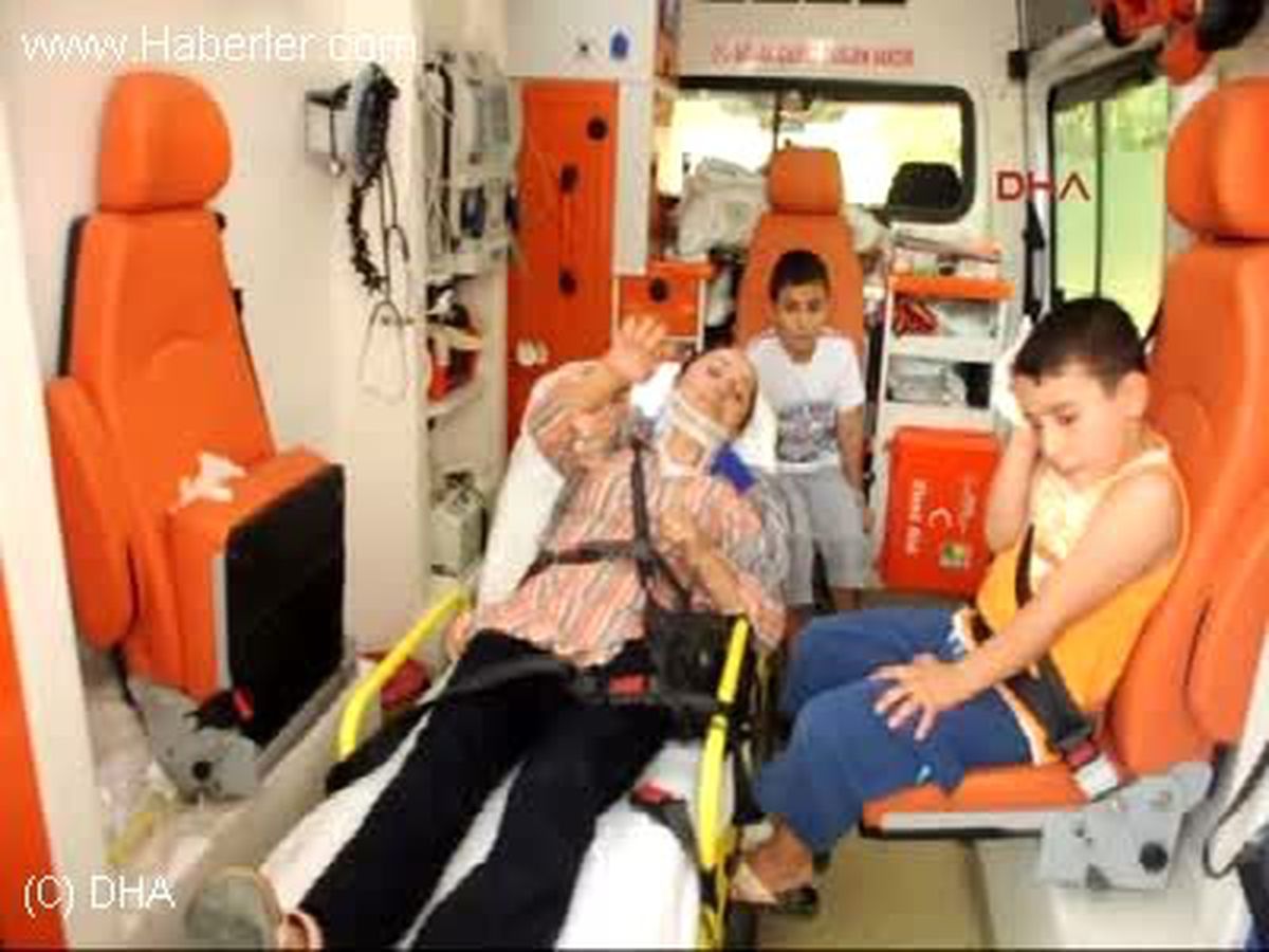 Bursa Yaralı Anne Yaralı Oğlunun Elini Böyle Tuttu Ambulansta Dram