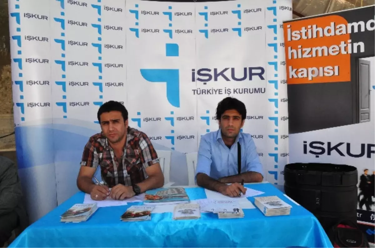 Çalışma ve İş Kurumu İl Müdürlüğü Hizan\'da Stand Açtı