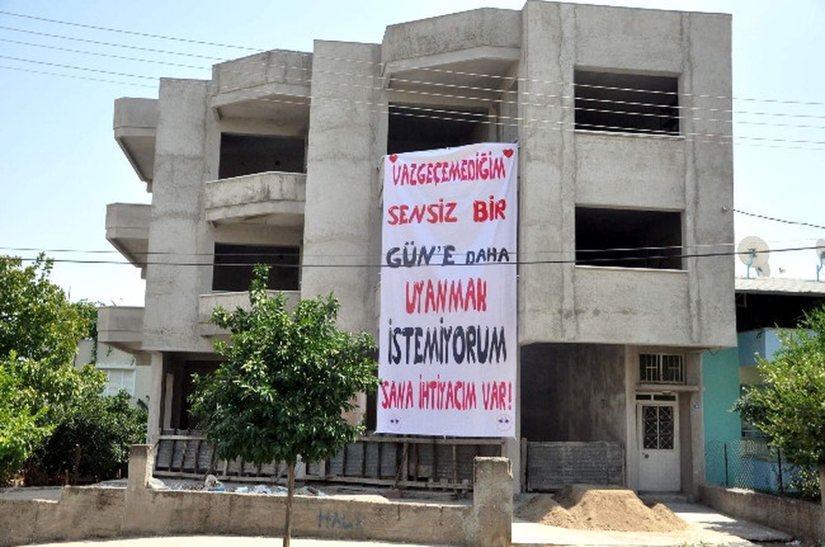 Çılgın Aşığın Astığı Pankart Merak Konusu Oldu