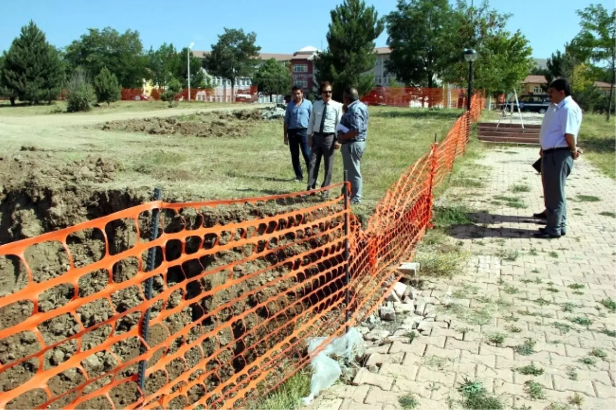 Cü Rektörü Kocacık, Kampüs İçerisinde Devam Eden Çalışmaları İnceledi