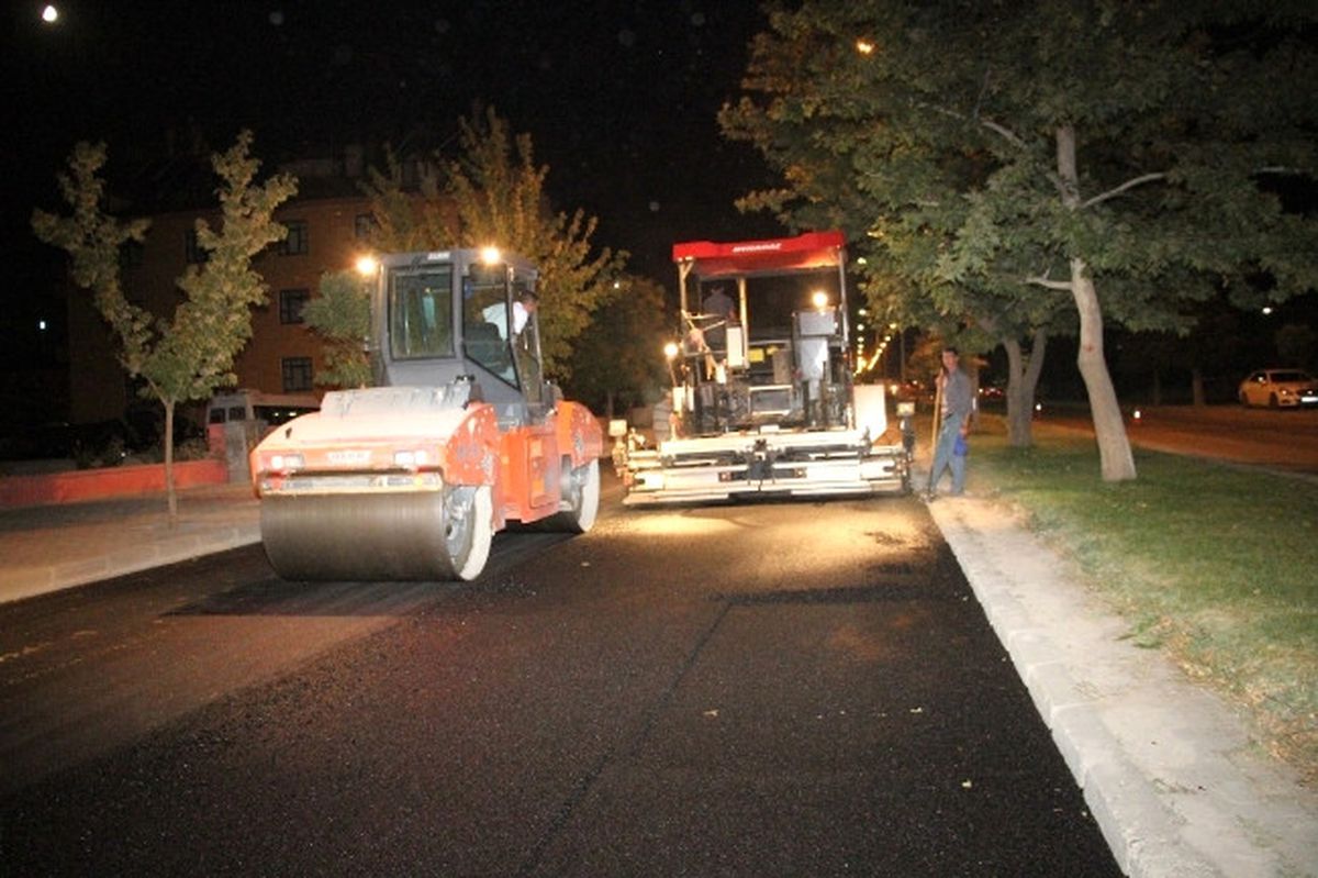 Erzincan Belediyesi Asfalt Ekibi Gece Gündüz Çalışıyor