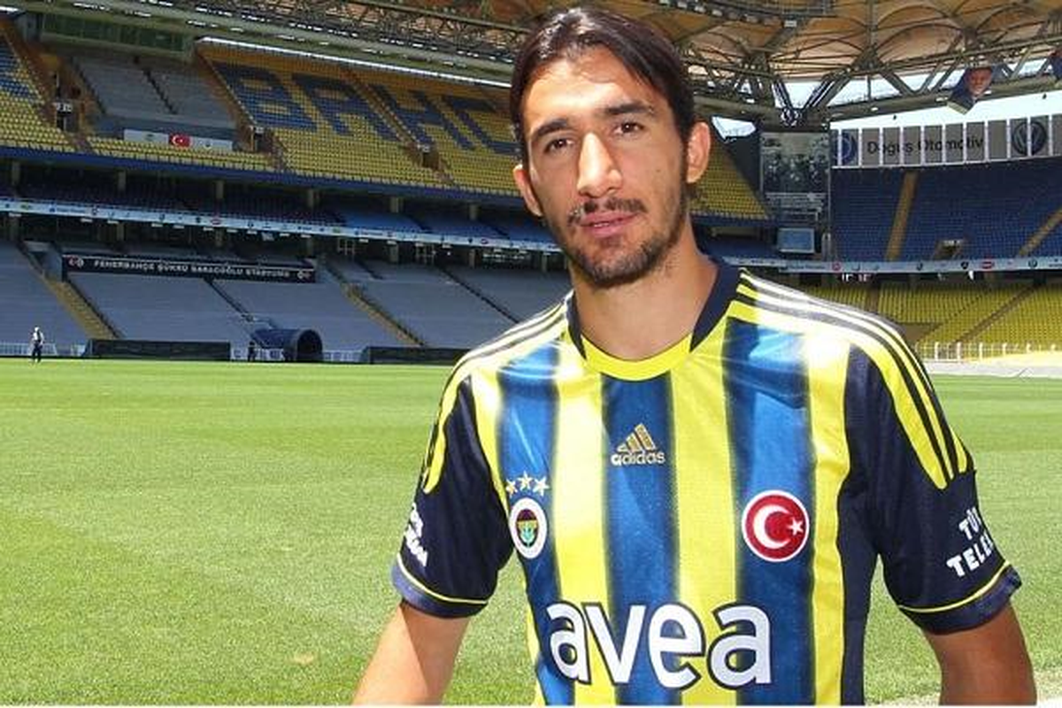 Fenerbahçe\'de Mehmet Topal Kadrodan Çıkarıldı