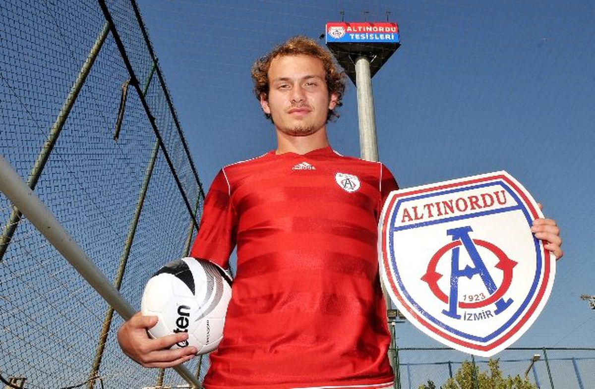 Galatasaraylı Öztürk, Altınordu\'ya Transfer Oldu