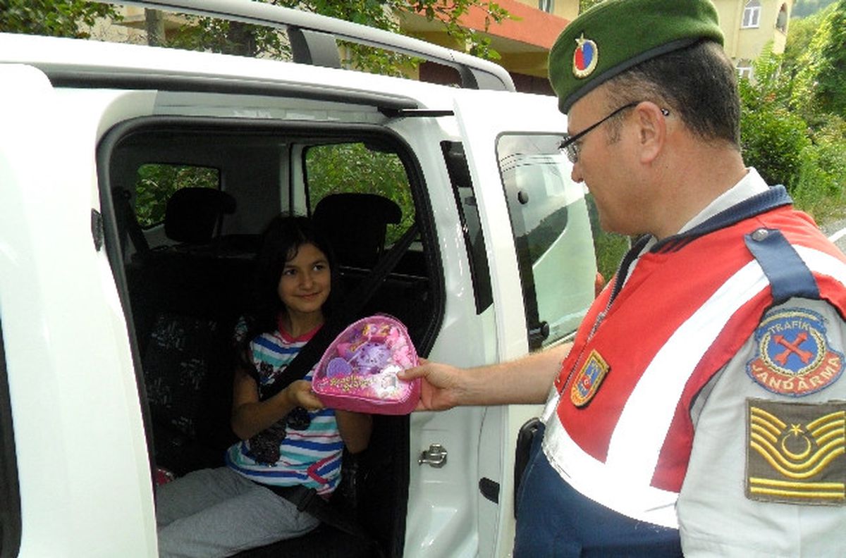 Giresun\'da Jandarmadan Sürücü ve Yolculara Hediye