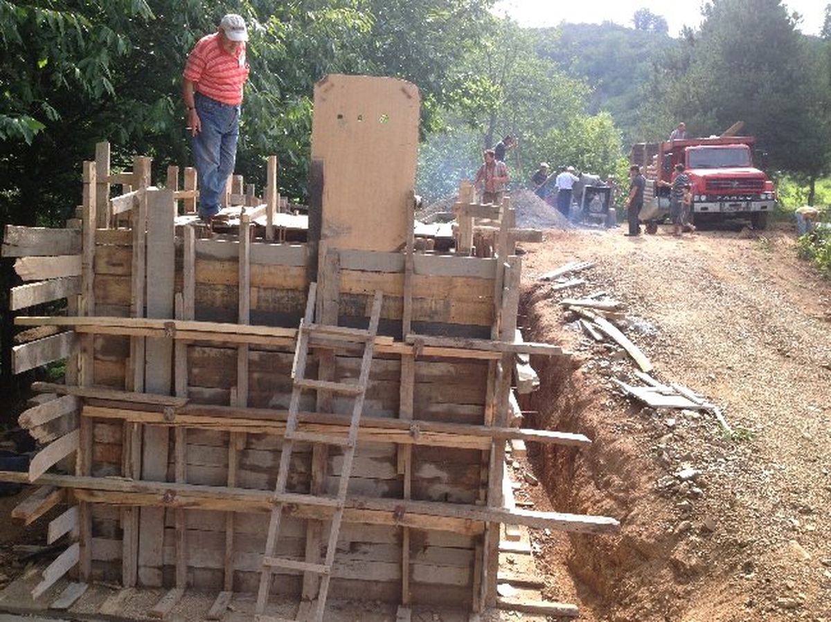 Gümeli Belediyesinden Su Hattı ve Yol Çalışması