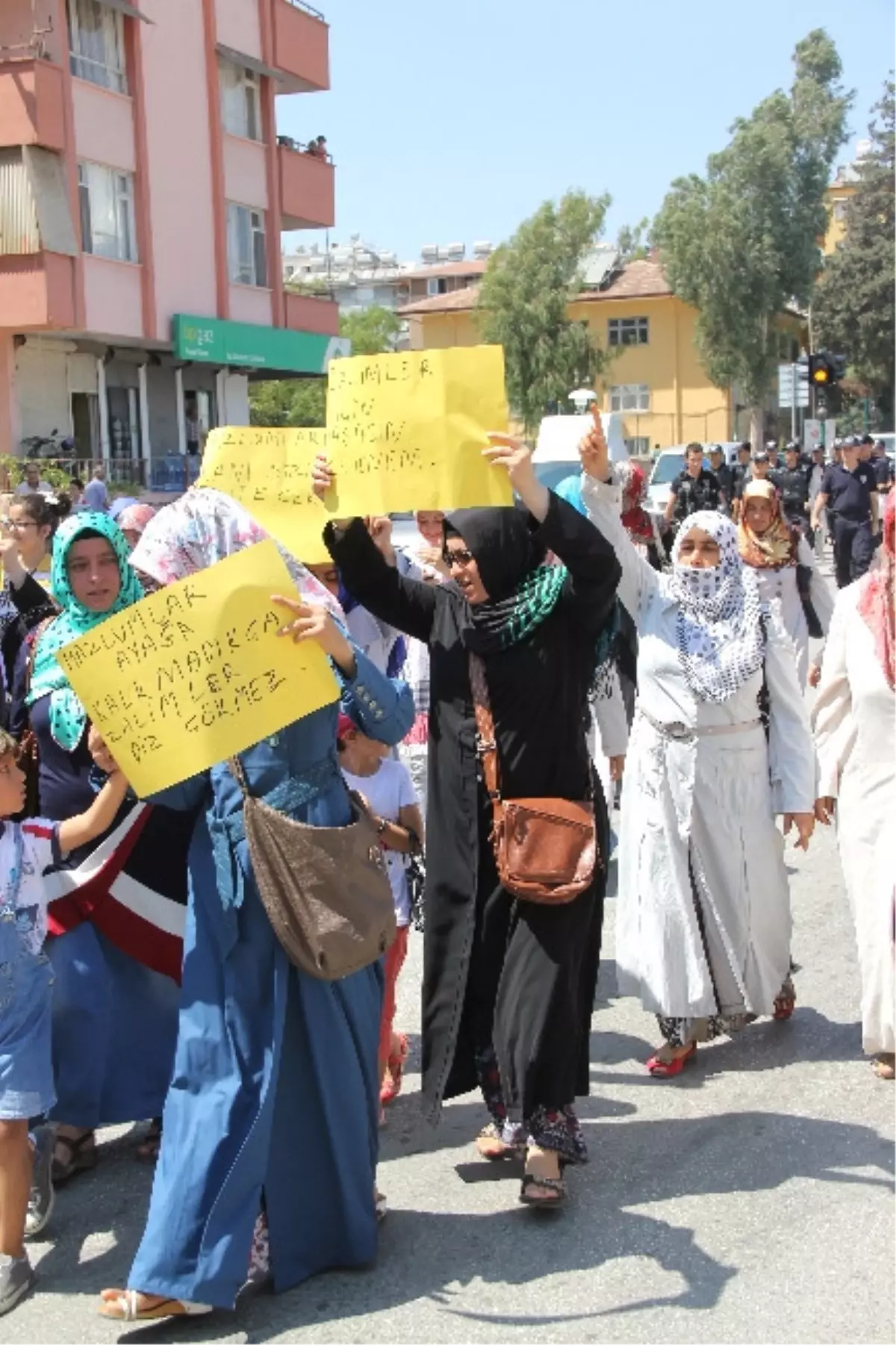 Hatay\'da Mısır\'daki Katliam Protesto Edildi