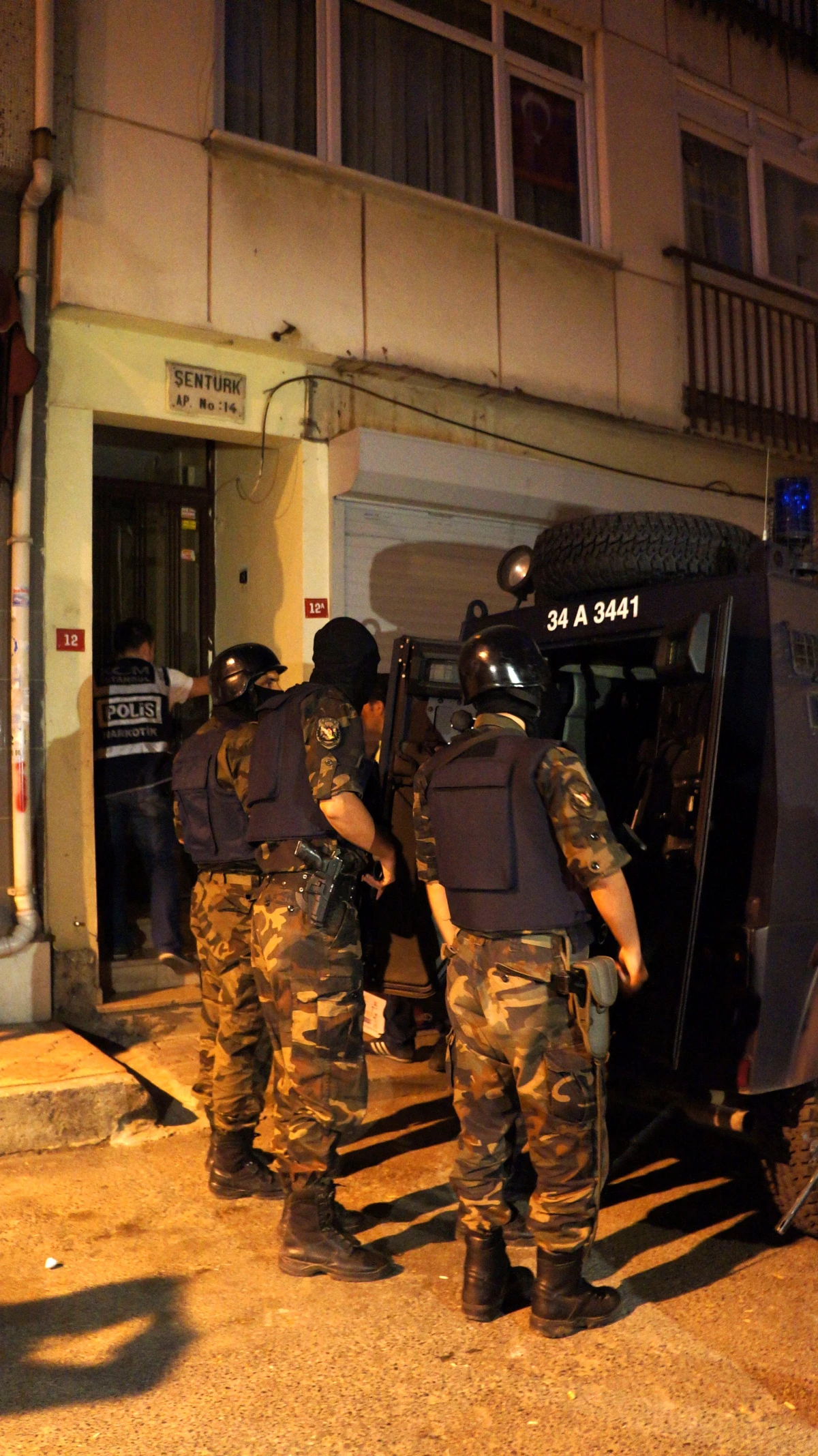 İstanbul Polisinden Şafak Operasyonu