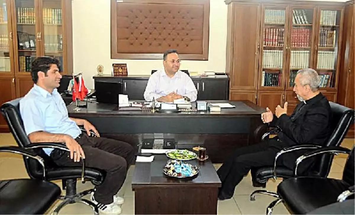 İsveçli Süryani Papazdan Midyat Müftüsüne Ziyaret