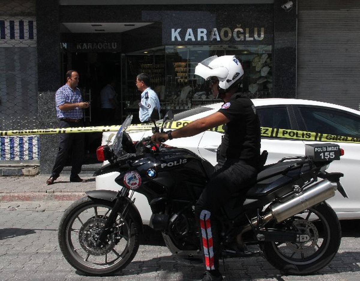 Kar Maskeli Pompalı Tüfekli Kuyumcu Soygunu