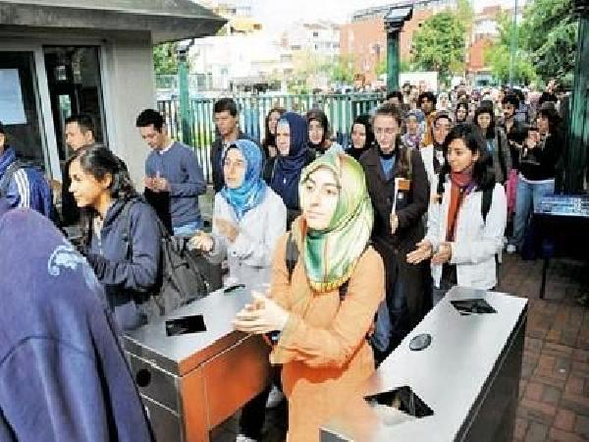 Kosova\'da Eğitimde Başörtüsü Konusunda Uzlaşma Yok