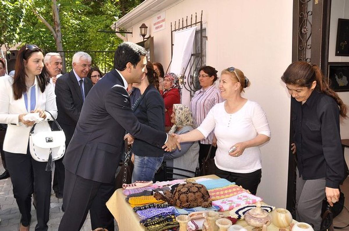 Kültür Sokağına Hanımların Eli Değdi