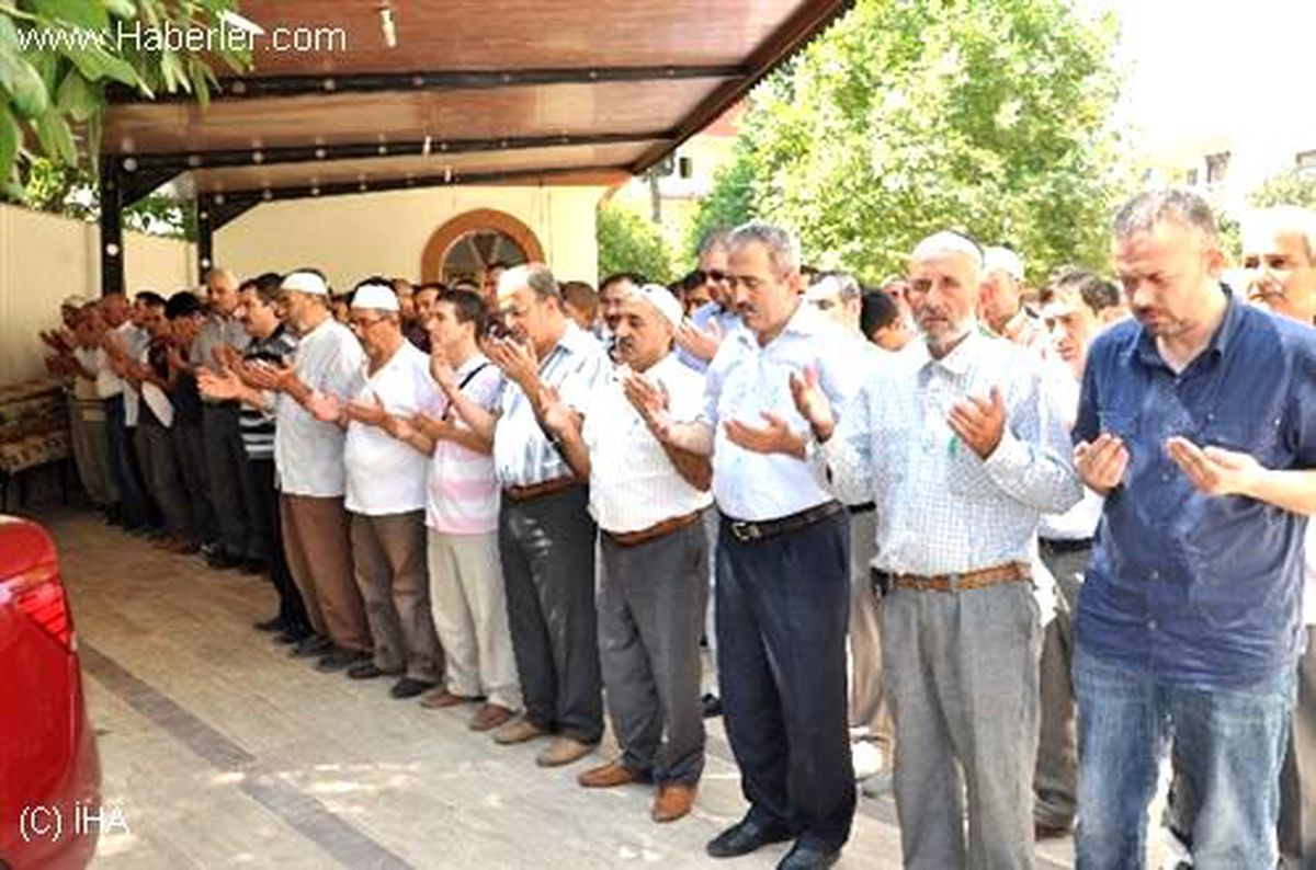 Manisa\'da Dualar Mısır Halkı İçin