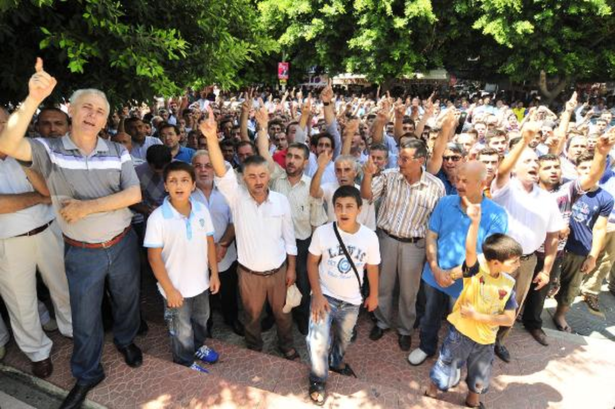 Mısır\'da Ölenler İçin Gıyabi Cenaze Namazına Vali ve Ak Partili Vekiller de Katıldı