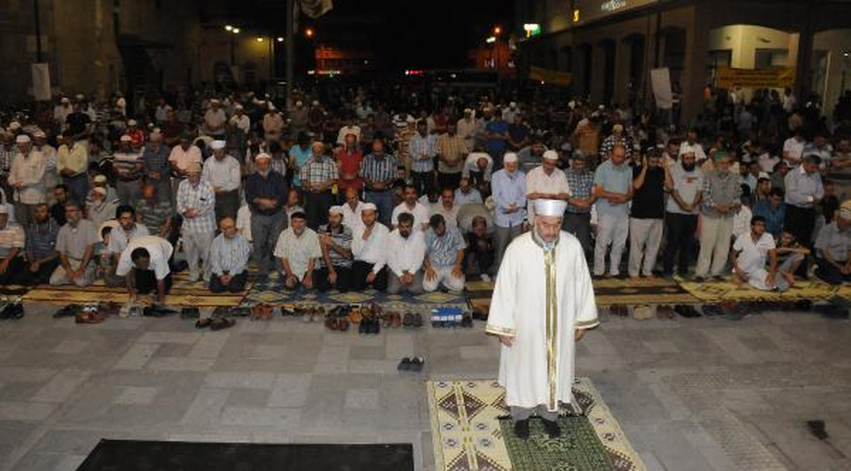 Mısır\'daki Katliamlarda Hayatını Kaybedenler Dualarla Anıldı