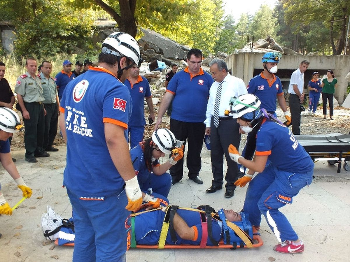 Umke\'den Gerçeği Aratmıyacak Deprem Tatbikatı