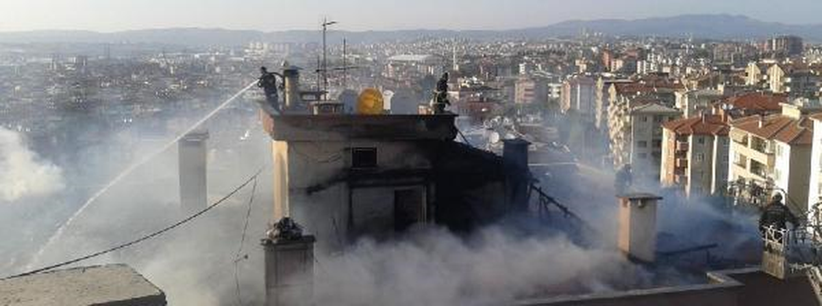 Yangında Alevlerin Arasında Kalan İtfaiye Görevlileri Ölümden Döndü