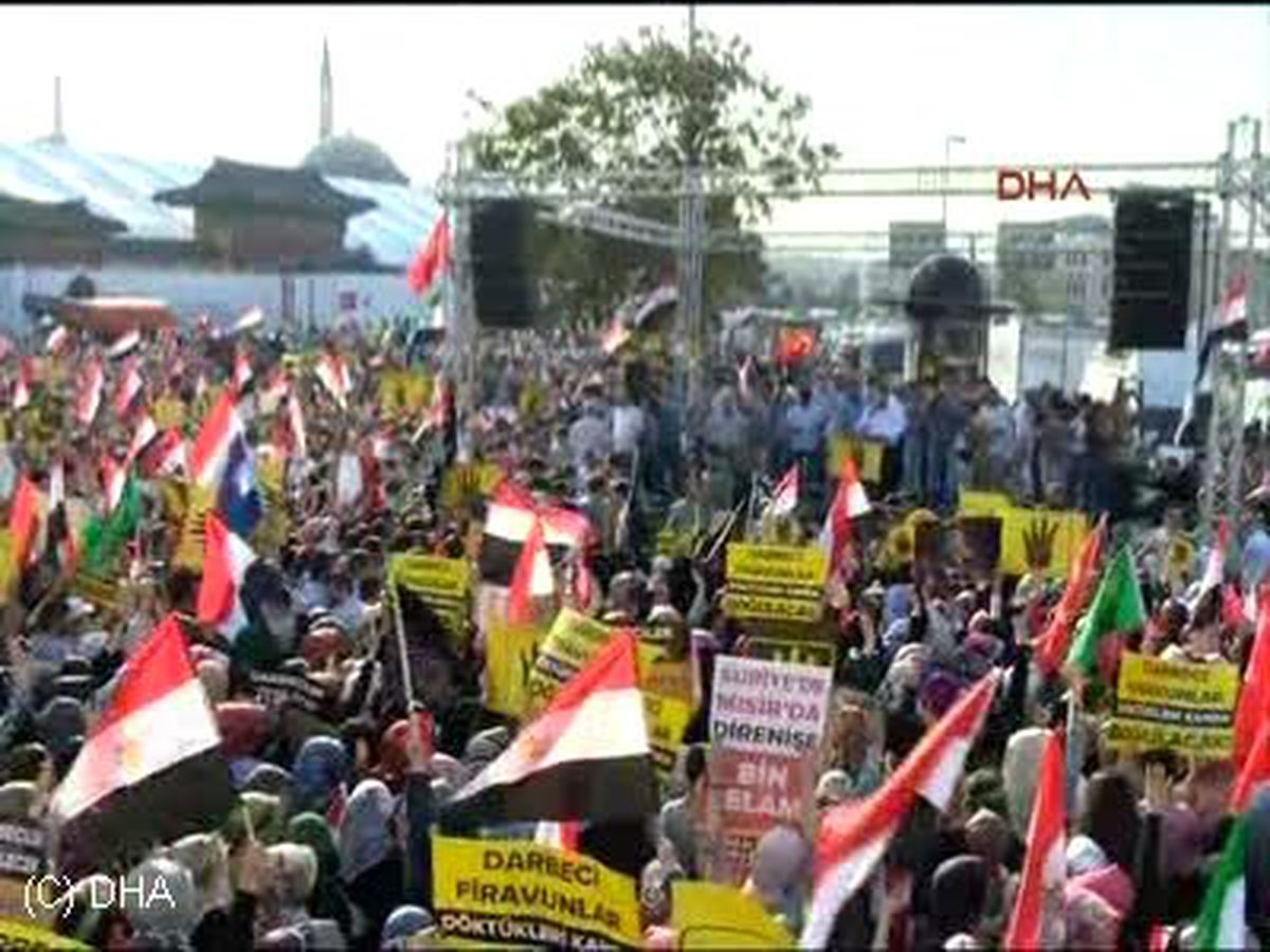 1eminönü Meydanı\'nda Mısır Protestosu