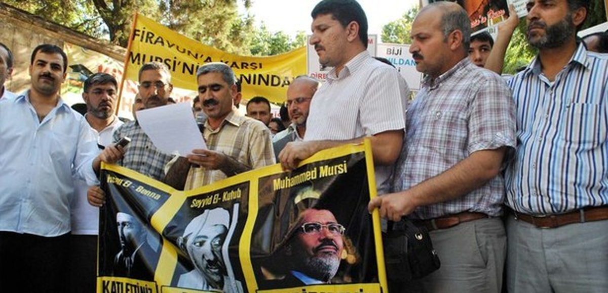 2eminönü Meydanı\'nda Mısır Protestosu